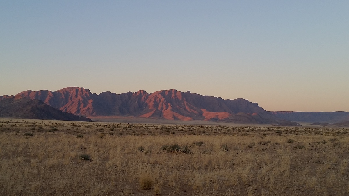 Namibia: Mountain range near the 'Desert Camp'