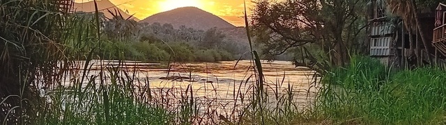 Namibia: Der Fluss Kunene an der angolanischen Grenze